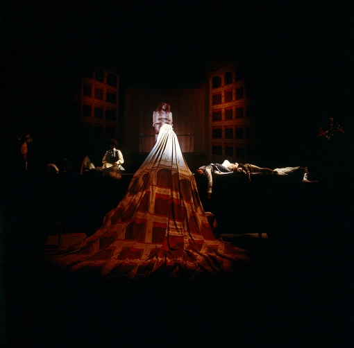 Boccascena / Comedie Italienne, di Giulio Paolini e Carlo Quartucci,  regia di Carlo Quartucci, con Carla Tatò,  Biennale di Venezia, teatro Malibran, 1984.