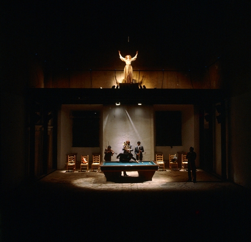 Didone, immagine di Jannis Kounellis, regia di Carlo Quartucci, con Carla Tatò, La Zattera di Babele/progetto Genazzano, Castello Colonna, sala Martino V, 1982.